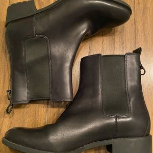 Cole Hahn Waterproof Chelsea Boots Size 9B